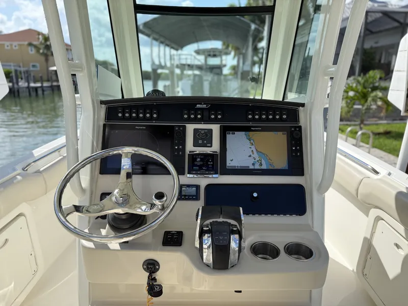 Slide: The Image of Boston Whaler 280 OUTRAGE 2018 - 14