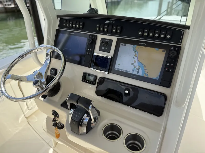 Slide: The Image of Boston Whaler 280 OUTRAGE 2018 - 12