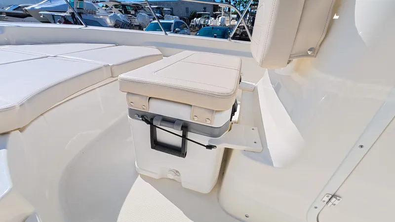 Slide: The Image of Boston Whaler 170 Montauk 2026 - 18
