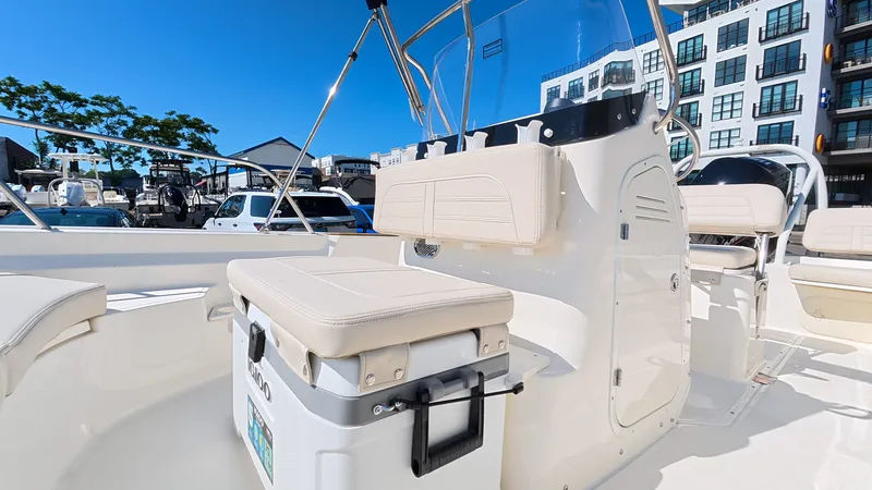 Slide: The Image of Boston Whaler 170 Montauk 2026 - 16
