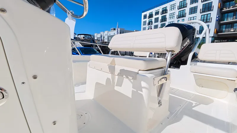 Slide: The Image of Boston Whaler 170 Montauk 2026 - 13