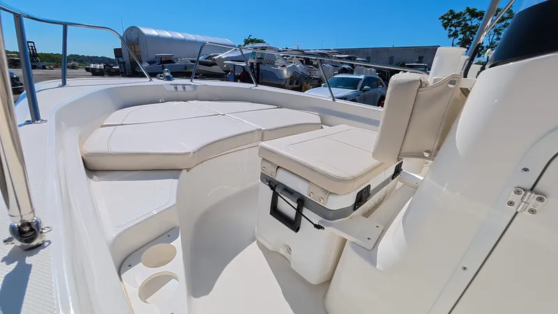 Slide: The Image of Boston Whaler 170 Montauk 2026 - 20
