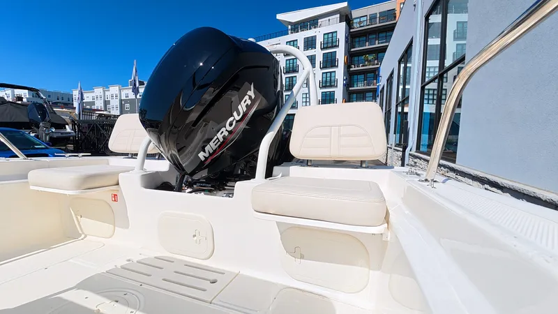 Slide: The Image of Boston Whaler 170 Montauk 2026 - 10