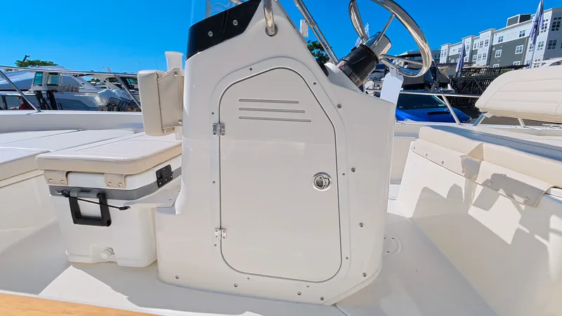 Slide: The Image of Boston Whaler 170 Montauk 2026 - 11