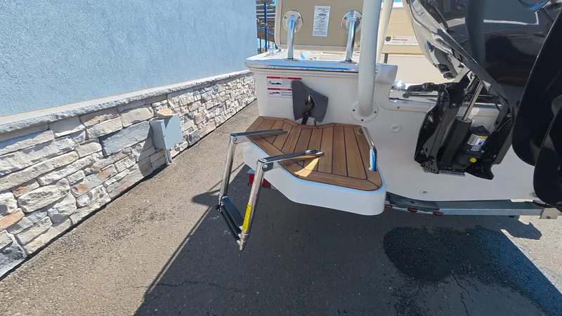 Slide: The Image of Boston Whaler 170 Montauk 2026 - 9