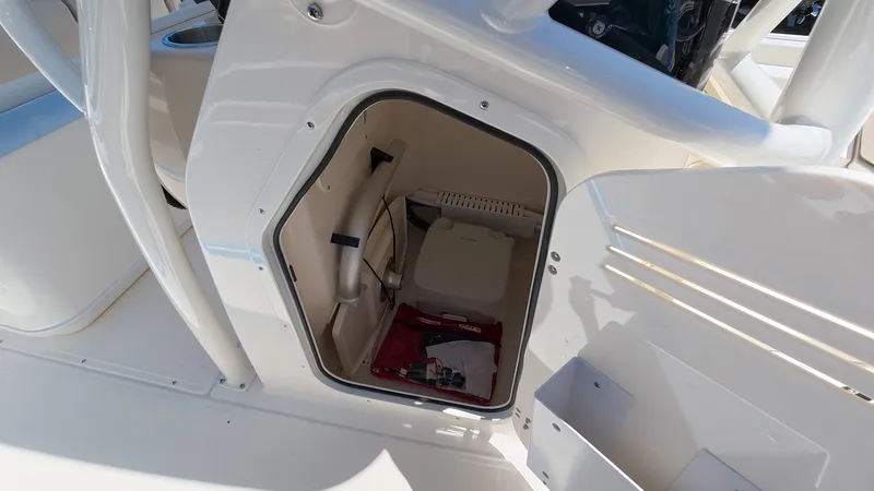 Slide: The Image of Boston Whaler 210 Montauk 2026 - 18