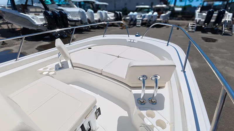 Slide: The Image of Boston Whaler 210 Montauk 2026 - 22