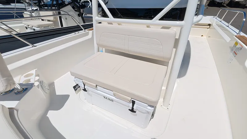 Slide: The Image of Boston Whaler 210 Montauk 2026 - 20