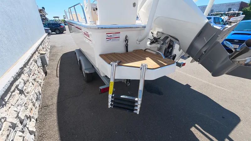 Slide: The Image of Boston Whaler 210 Montauk 2026 - 10