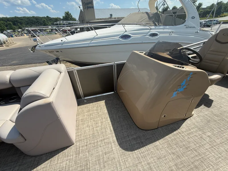 Slide: The Image of Harris 240 CXCS TRITOON 2018 - 9