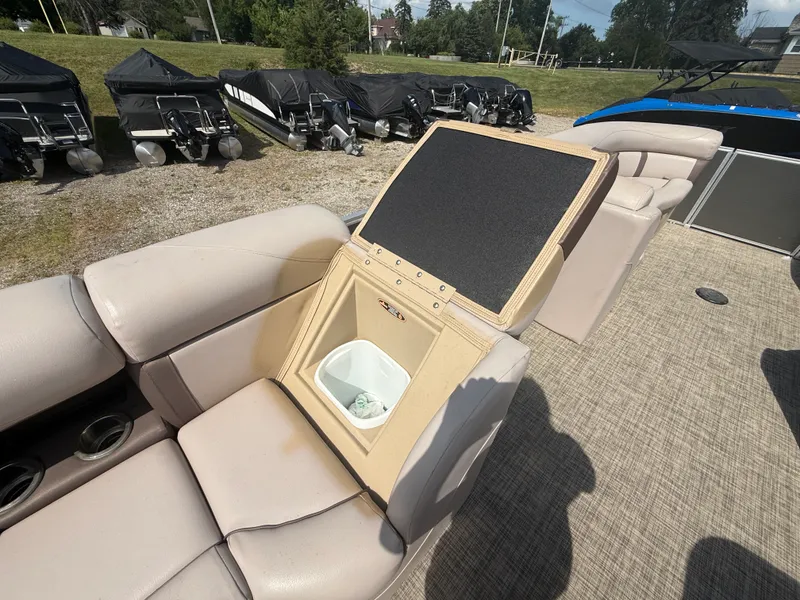 Slide: The Image of Harris 240 CXCS TRITOON 2018 - 22