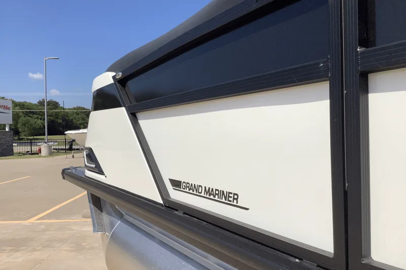 Slide: The Image of Harris Grand Mariner 250 2026 - 2