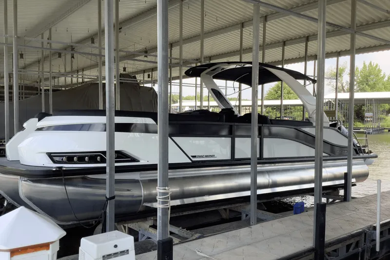 Slide: The Image of Harris Grand Mariner 250 2026 - 4