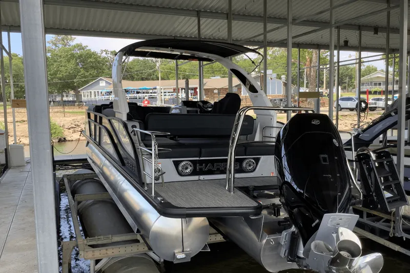 Slide: The Image of Harris Grand Mariner 250 2026 - 7