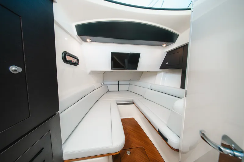 Slide: The Image of Boston Whaler 350 Realm 2026 - 21