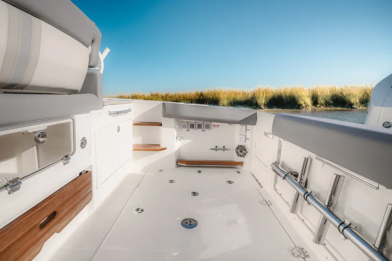 Slide: The Image of Boston Whaler 350 Realm 2026 - 12