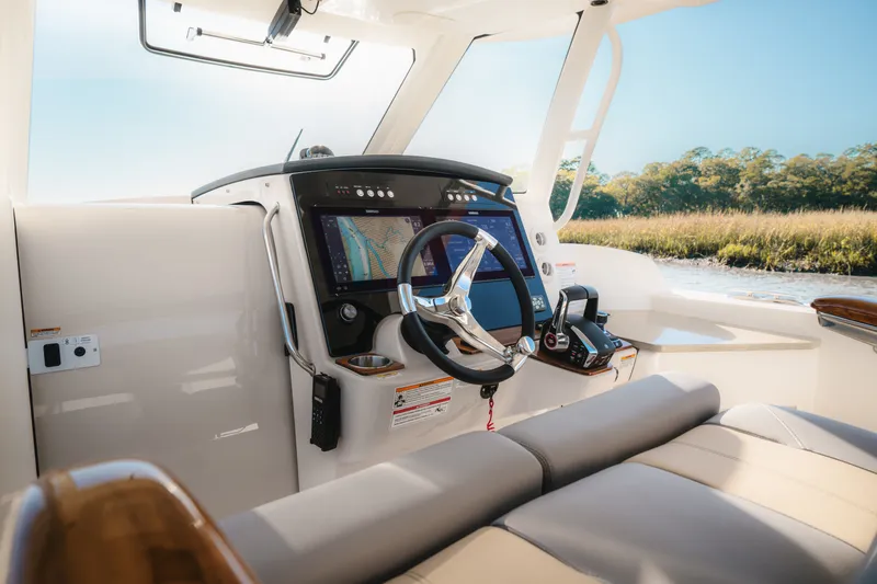 Slide: The Image of Boston Whaler 350 Realm 2026 - 18
