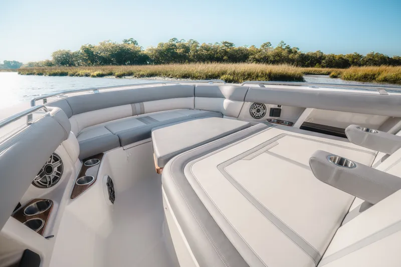 Slide: The Image of Boston Whaler 350 Realm 2026 - 24