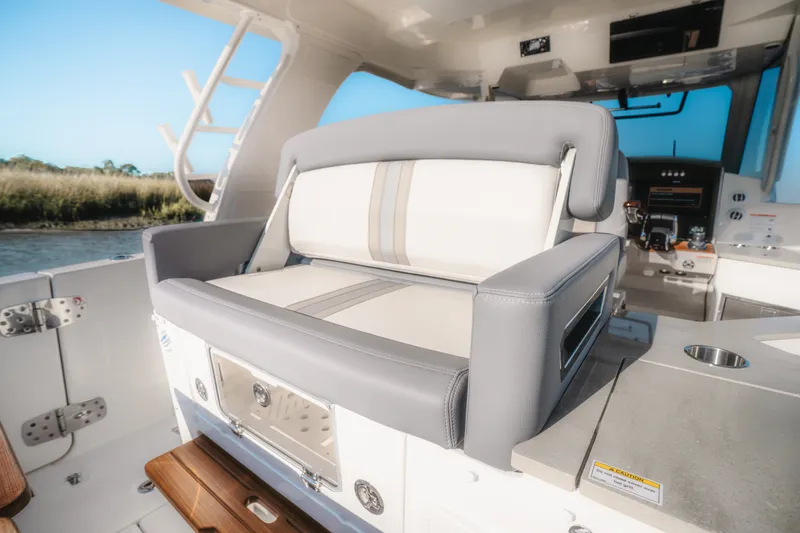Slide: The Image of Boston Whaler 350 Realm 2026 - 10