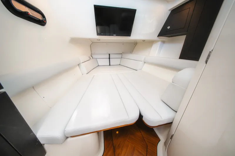 Slide: The Image of Boston Whaler 350 Realm 2026 - 22