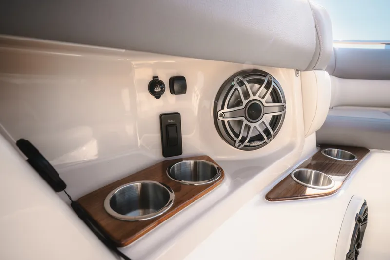 Slide: The Image of Boston Whaler 350 Realm 2026 - 25