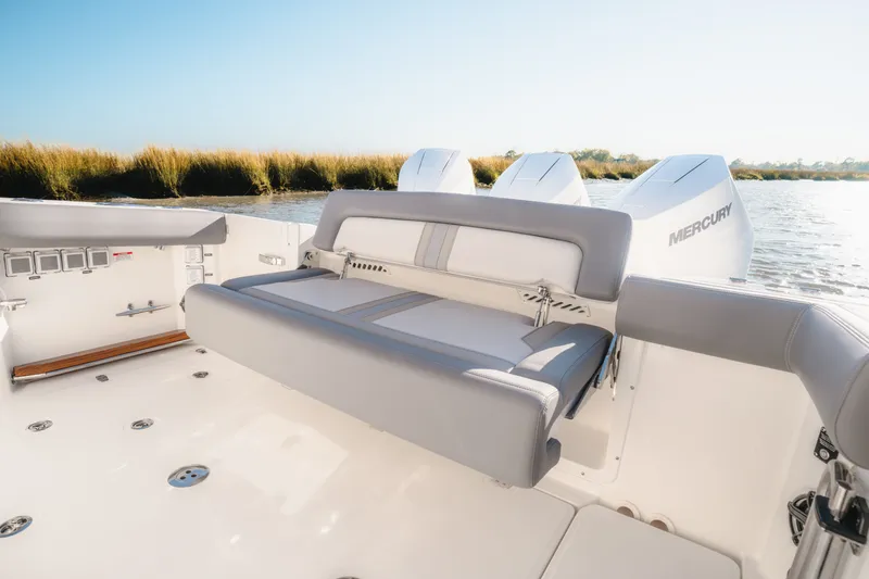 Slide: The Image of Boston Whaler 350 Realm 2026 - 7