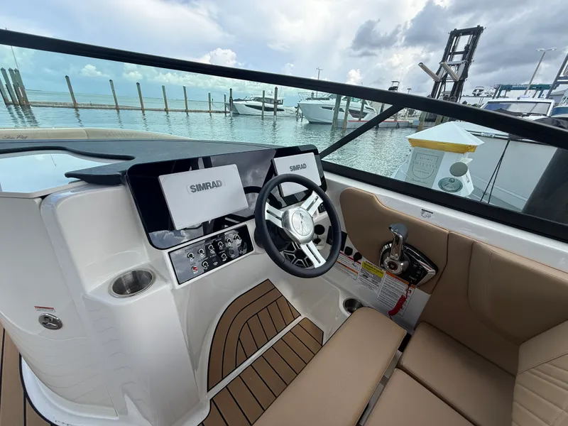Slide: The Image of Sea Ray SDX 250 Outboard 2026 - 16