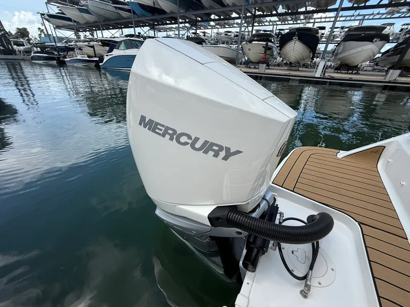 Slide: The Image of Sea Ray SDX 250 Outboard 2026 - 5