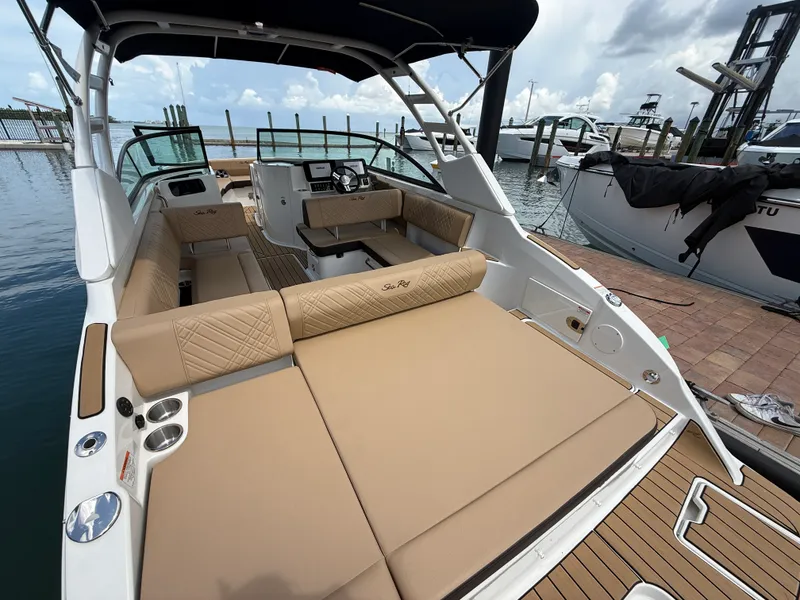 Slide: The Image of Sea Ray SDX 250 Outboard 2026 - 6