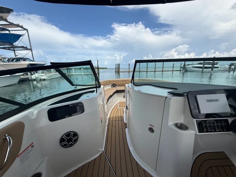 Slide: The Image of Sea Ray SDX 250 Outboard 2026 - 17