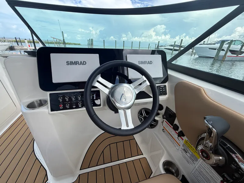 Slide: The Image of Sea Ray SDX 250 Outboard 2026 - 14