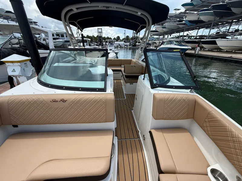 Slide: The Image of Sea Ray SDX 250 Outboard 2026 - 10