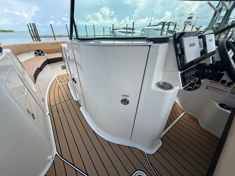Slide: The Image of Sea Ray SDX 250 Outboard 2026 - 19