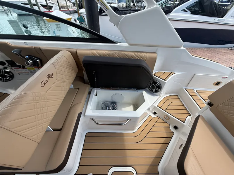 Slide: The Image of Sea Ray SDX 250 Outboard 2026 - 27
