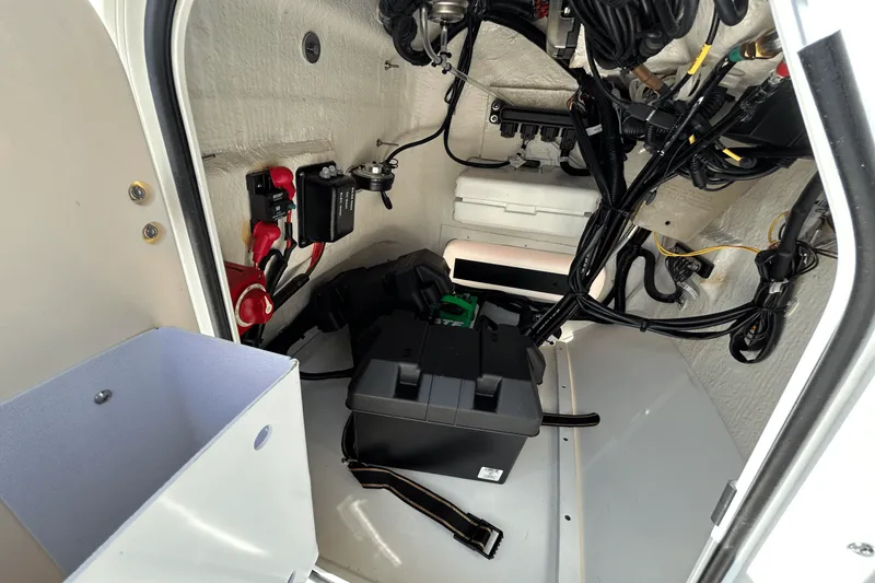 Slide: The Image of Boston Whaler 170 Montauk 2026 - 10