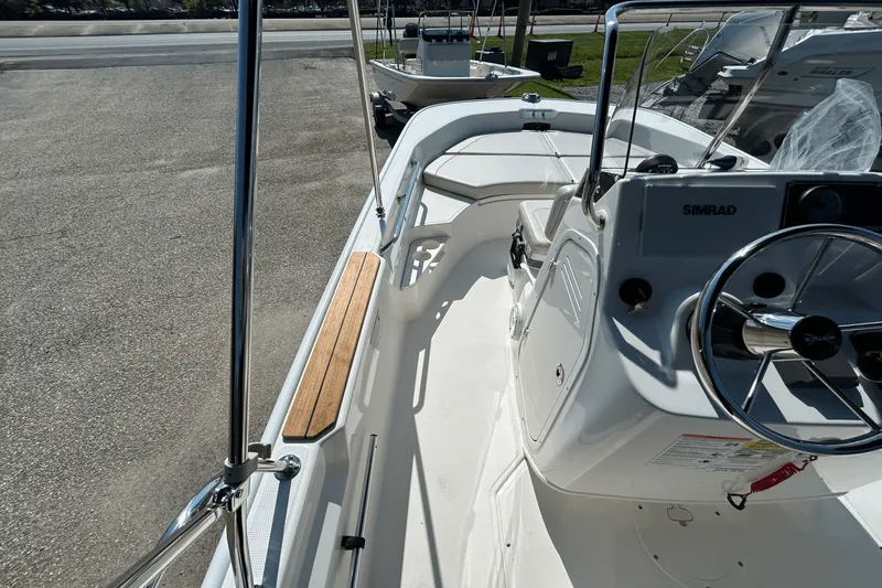 Slide: The Image of Boston Whaler 170 Montauk 2026 - 11
