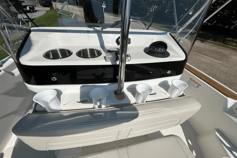 Slide: The Image of Boston Whaler 170 Montauk 2026 - 12