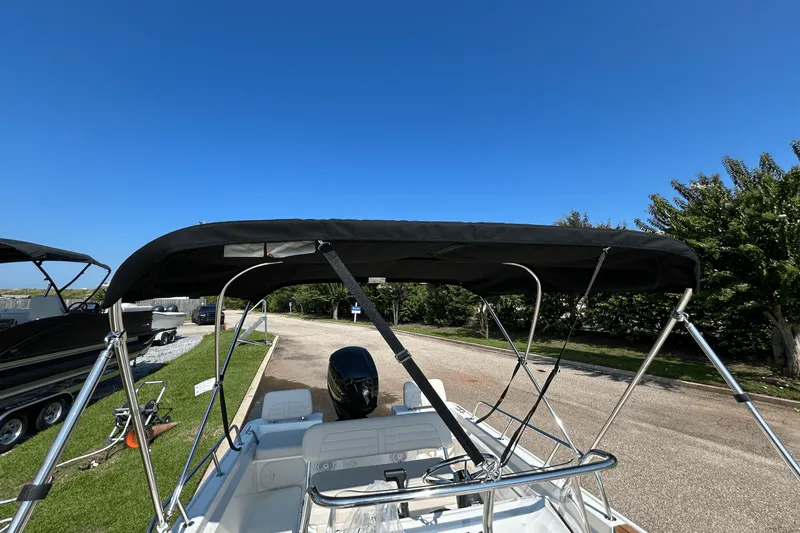 Slide: The Image of Boston Whaler 170 Montauk 2026 - 16