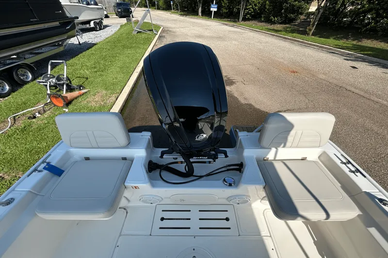 Slide: The Image of Boston Whaler 170 Montauk 2026 - 5