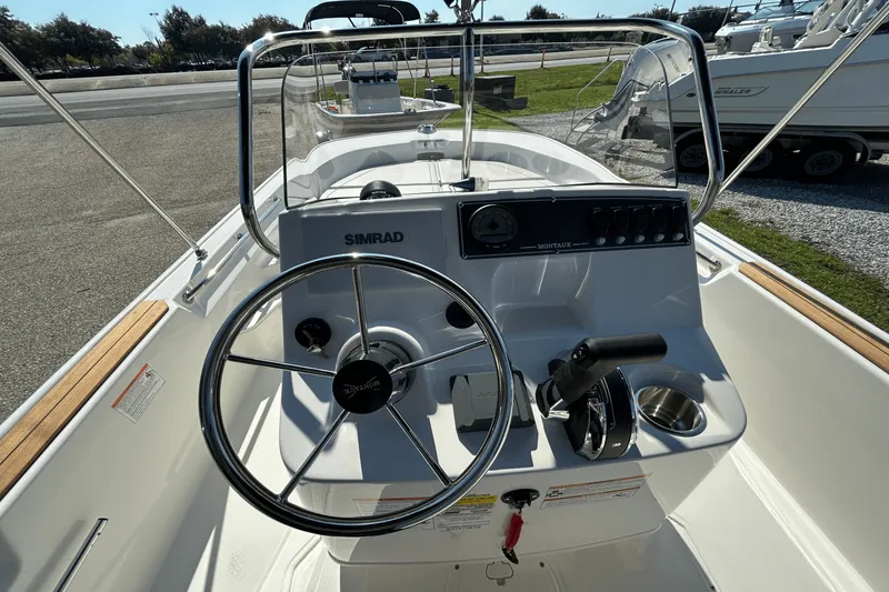 Slide: The Image of Boston Whaler 170 Montauk 2026 - 7