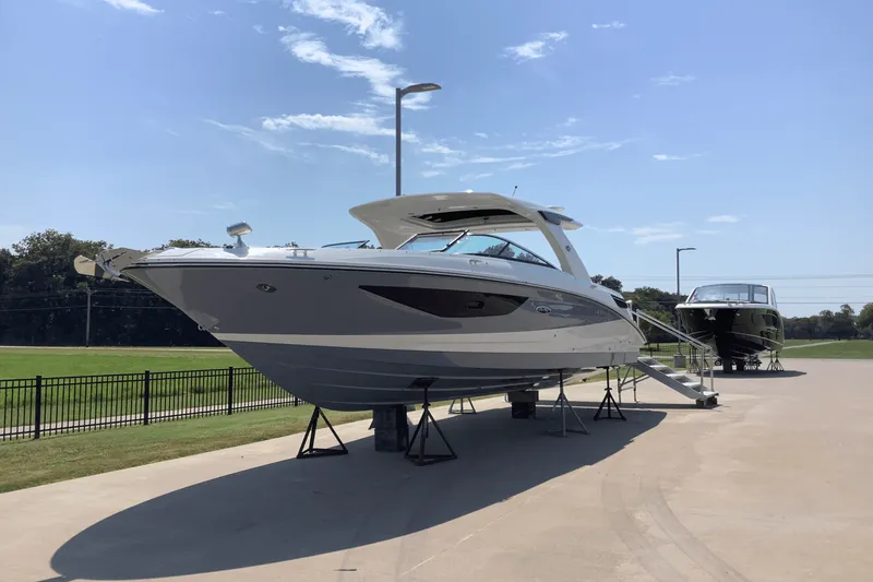 Slide: The Image of Sea Ray SLX 350 2026 - 0