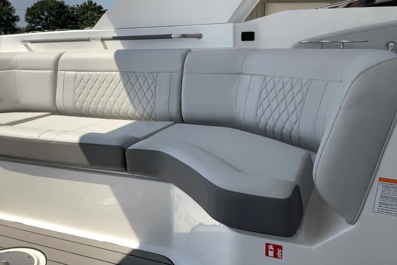 Slide: The Image of Sea Ray SLX 350 2026 - 15