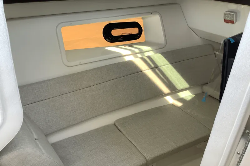 Slide: The Image of Sea Ray SLX 350 2026 - 26