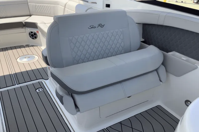 Slide: The Image of Sea Ray SLX 350 2026 - 29