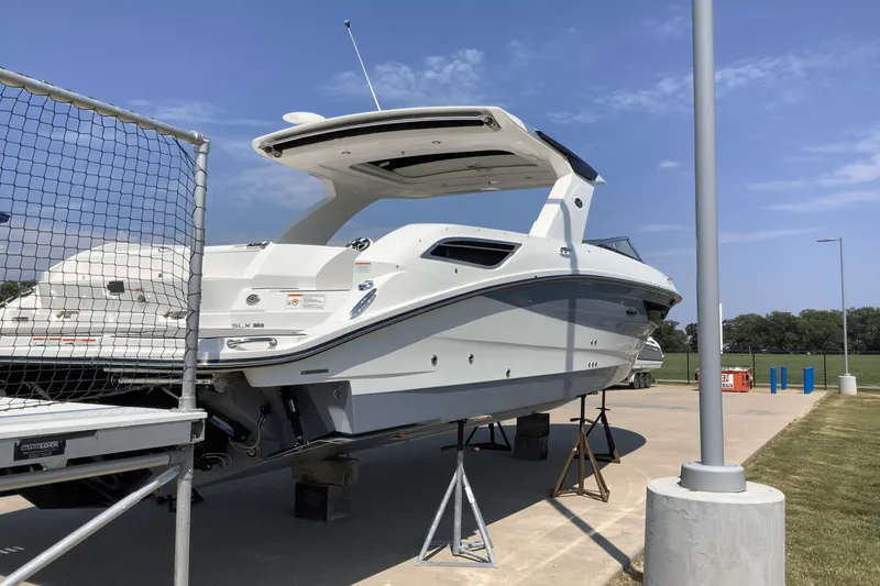 Slide: The Image of Sea Ray SLX 350 2026 - 3