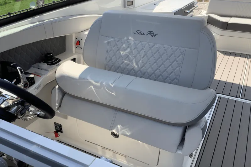 Slide: The Image of Sea Ray SLX 350 2026 - 30