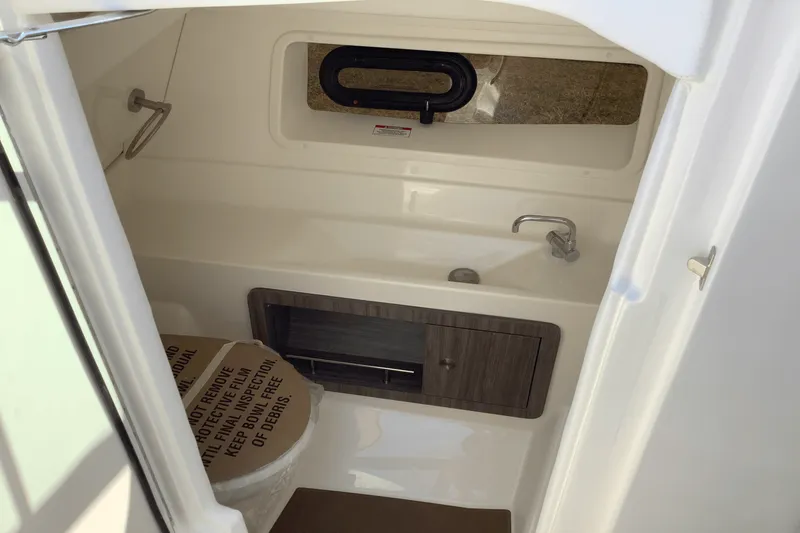 Slide: The Image of Sea Ray SLX 350 2026 - 38