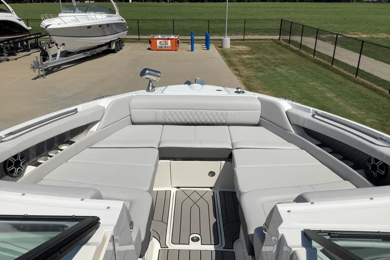 Slide: The Image of Sea Ray SLX 350 2026 - 39