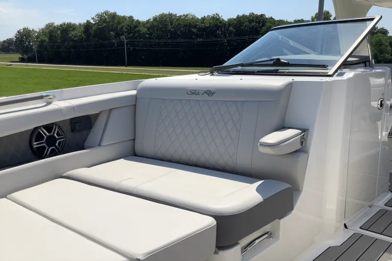 Slide: The Image of Sea Ray SLX 350 2026 - 42