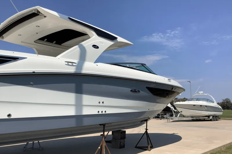 Slide: The Image of Sea Ray SLX 350 2026 - 5